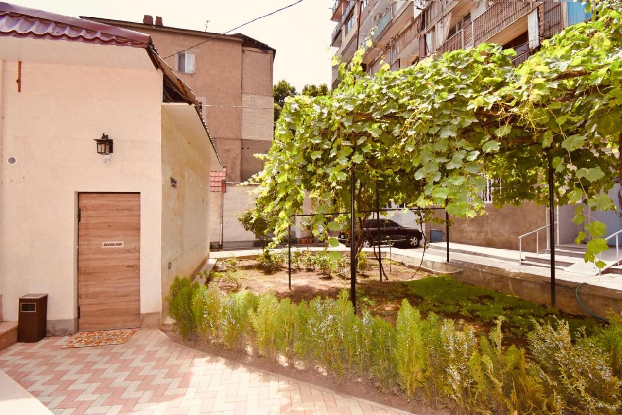 Aghayan Apart Jerevan Buitenkant foto